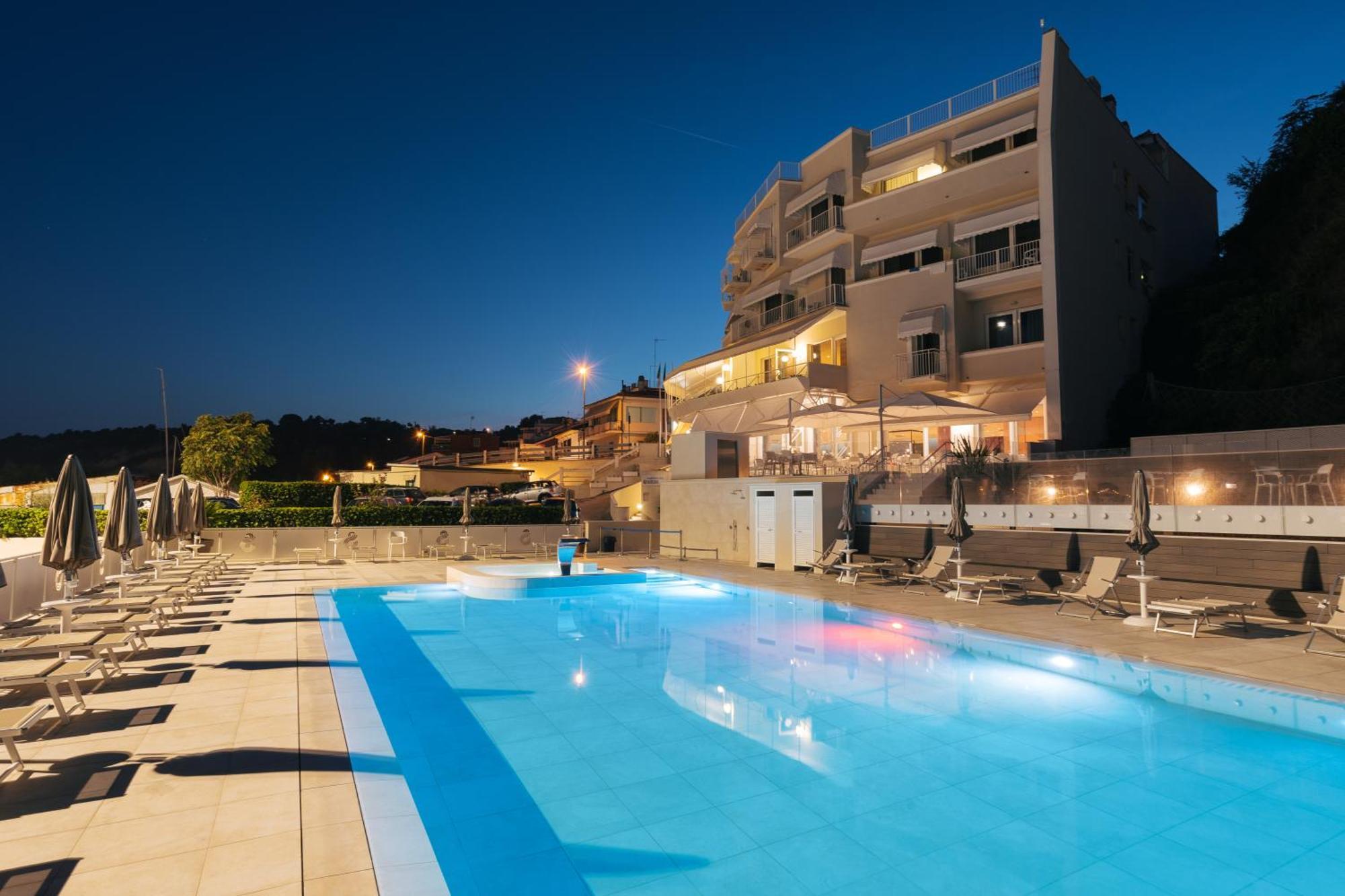 Hotel Scogliera Numana Extérieur photo